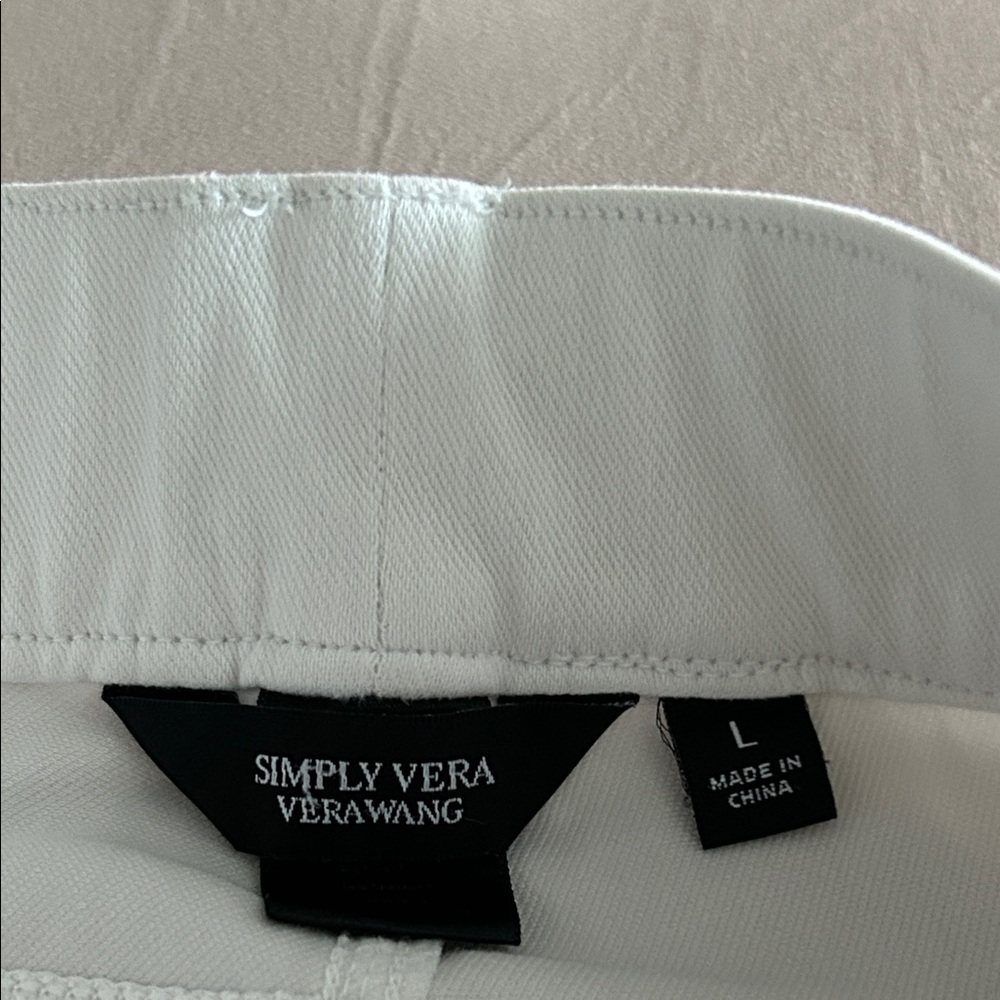 Simply Vera White Jeans - Picture 3 of 12